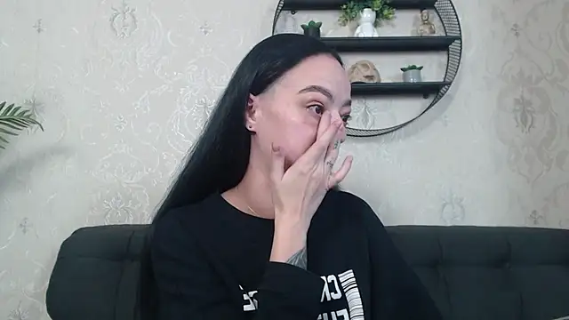 Snapshot of IzabelllNoir chatting on November 30, 2025, 8:48 am IzabelllNoir online show from November 30, 2025, 8:48 am