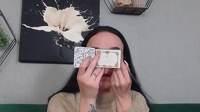 Snapshot of IzabelllNoir chatting on February 7, 2026, 9:39 am IzabelllNoir online show from February 7, 2026, 9:39 am