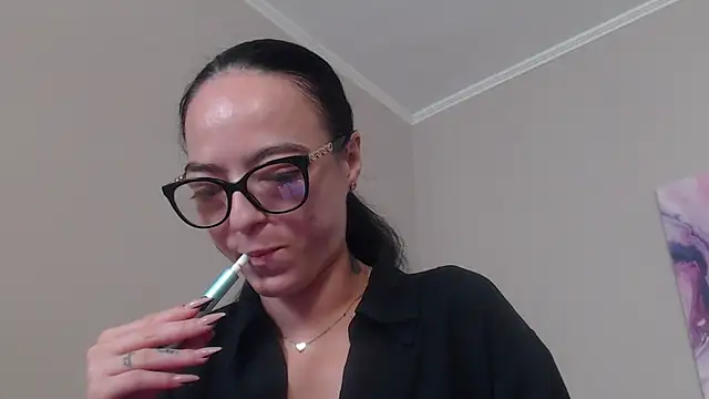 Snapshot of IzabelllNoir chatting on July 18, 2026, 8:56 am IzabelllNoir online show from July 18, 2026, 8:56 am