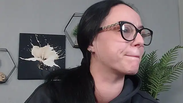 Snapshot of IzabelllNoir chatting on March 9, 2026, 7:01 am IzabelllNoir online show from March 9, 2026, 7:01 am