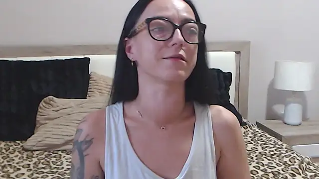 IzabelllNoir online show from June 16, 2026, 7:41 am