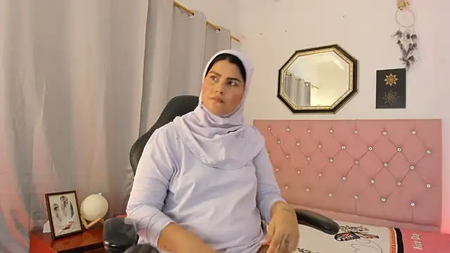 Snapshot of AishaAmin_ chatting on July 28, 2026, 12:12 pm AishaAmin online show from July 28, 2026, 12:12 pm