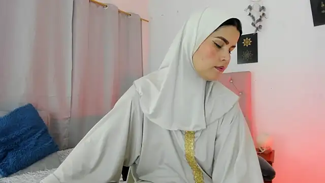 Snapshot of AishaAmin_ chatting on July 2, 2026, 12:22 pm AishaAmin online show from July 2, 2026, 12:22 pm