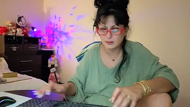 Snapshot of YourDreamLoverr chatting on November 30, 2025, 12:33 am YourDreamLoverr online show from November 30, 2025, 12:33 am