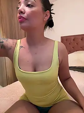Snapshot of Sara_LipsX chatting on July 16, 2026, 11:35 pm Sara LipsX online show from July 16, 2026, 11:35 pm