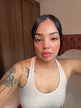 Snapshot of Sara_LipsX chatting on July 2, 2026, 10:05 pm Sara LipsX online show from July 2, 2026, 10:05 pm