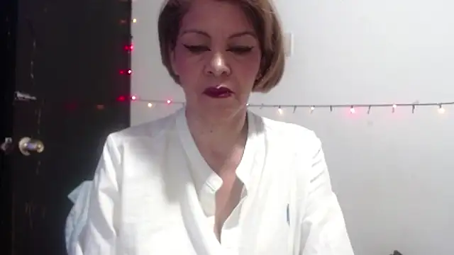 Snapshot of electra-mommy chatting on June 10, 2026, 10:05 am electra-mommy online show from June 10, 2026, 10:05 am