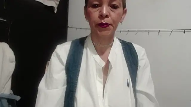 Snapshot of electra-mommy chatting on June 16, 2026, 7:52 am electra-mommy online show from June 16, 2026, 7:52 am