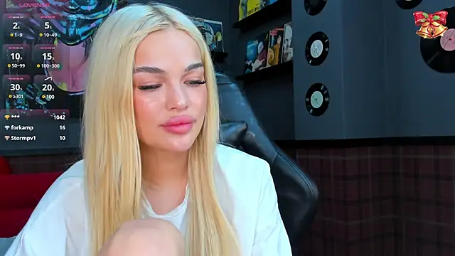 Angel Sapphire  online show from March 12, 2025, 4:02 pm