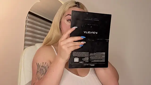 Snapshot of AtheneaRossi chatting on October 24, 2025, 11:53 am AtheneaRossi online show from October 24, 2025, 11:53 am