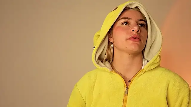 Snapshot of AtheneaRossi chatting on December 13, 2025, 8:04 pm AtheneaRossi online show from December 13, 2025, 8:04 pm