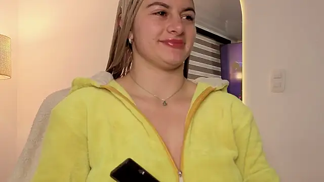 Snapshot of AtheneaRossi chatting on October 11, 2025, 2:18 pm AtheneaRossi online show from October 11, 2025, 2:18 pm