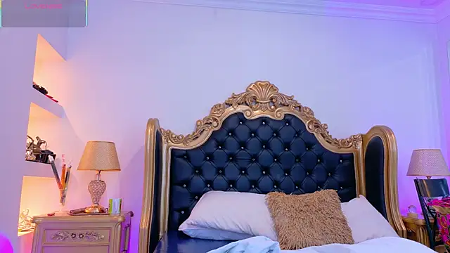 AdelinaVans online show from October 29, 2025, 11:20 am