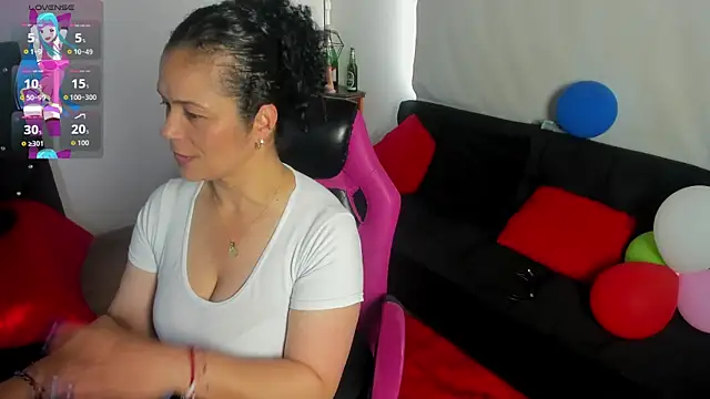 Snapshot of Aliciia_cute1 chatting on March 2, 2026, 9:44 pm Aliciia cute1 online show from March 2, 2026, 9:44 pm