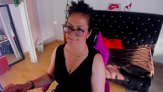 Snapshot of Aliciia_cute1 chatting on February 14, 2026, 10:10 pm Aliciia cute1 online show from February 14, 2026, 10:10 pm