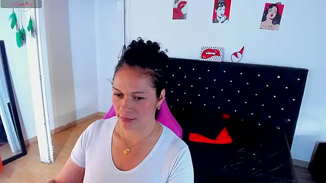 Snapshot of Aliciia_cute1 chatting on February 12, 2026, 9:36 pm Aliciia cute1 online show from February 12, 2026, 9:36 pm