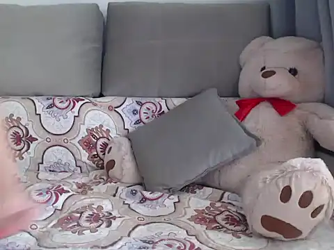  JustmeHere  online show from October 31, 2025, 11:07 am