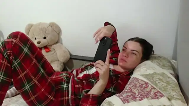  JustmeHere  online show from November 29, 2025, 9:15 pm