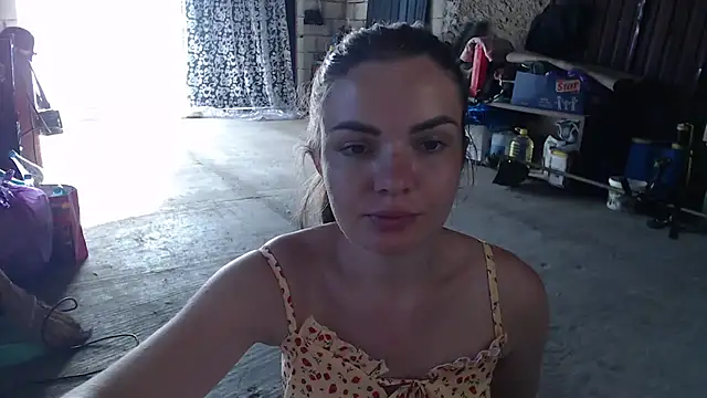 Snapshot of _JustmeHere_ chatting on August 4, 2026, 2:32 pm JustmeHere online show from August 4, 2026, 2:32 pm