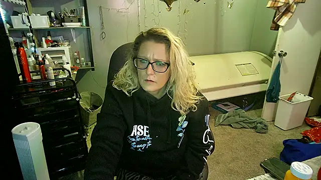 Lisalovely6981 online show from February 22, 2025, 9:34 am