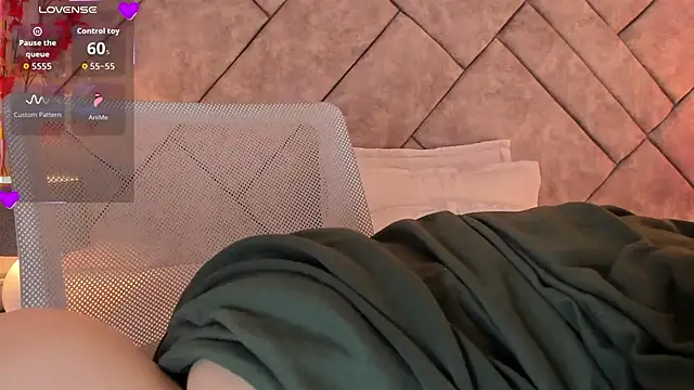 anna-henao online show from November 8, 2025, 7:06 pm