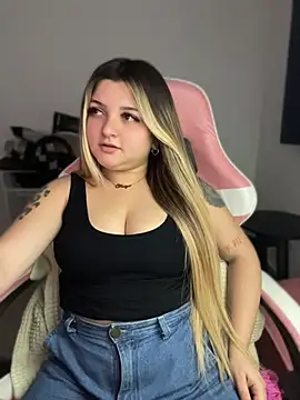 Snapshot of SweetPaige_ chatting on August 5, 2026, 1:43 am SweetPaige online show from August 5, 2026, 1:43 am