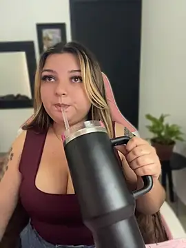Snapshot of SweetPaige_ chatting on June 17, 2026, 11:20 am SweetPaige online show from June 17, 2026, 11:20 am