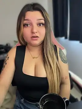 Snapshot of SweetPaige_ chatting on August 1, 2026, 2:04 pm SweetPaige online show from August 1, 2026, 2:04 pm
