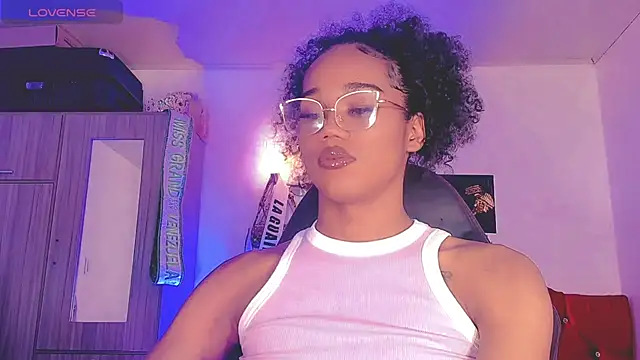 Snapshot of naomy__xx chatting on July 21, 2026, 2:14 am naomy xx online show from July 21, 2026, 2:14 am