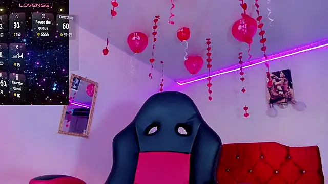 naomy  xx online show from February 19, 2025, 7:05 pm