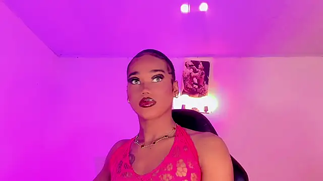 Snapshot of naomy__xx chatting on November 18, 2025, 2:53 pm naomy xx online show from November 18, 2025, 2:53 pm