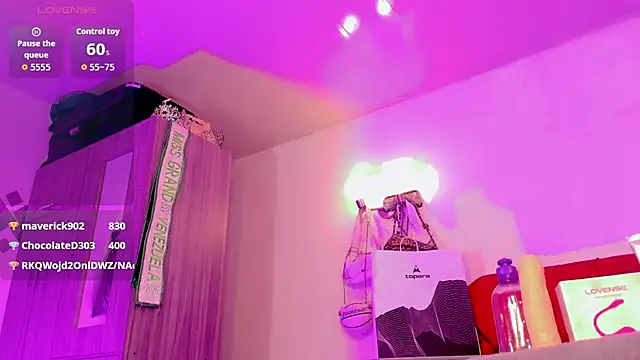 Snapshot of naomy__xx chatting on June 25, 2026, 5:12 am naomy xx online show from June 25, 2026, 5:12 am