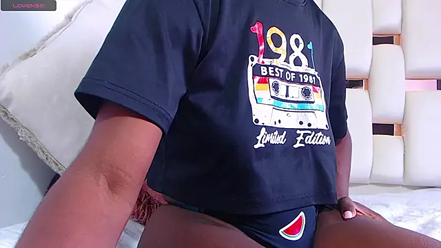 Snapshot of ItsVenuss chatting on November 12, 2025, 2:21 pm ItsVenuss online show from November 12, 2025, 2:21 pm