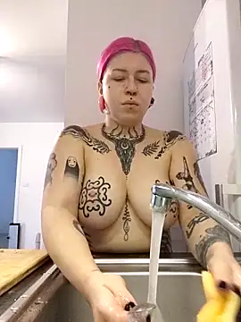 Snapshot of divine_eve chatting on October 10, 2025, 12:28 pm divine eve online show from October 10, 2025, 12:28 pm