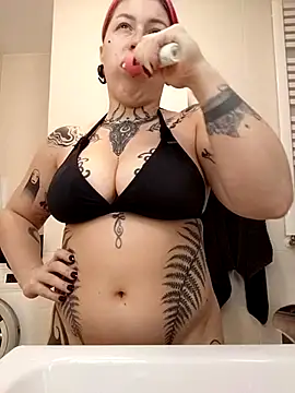 Snapshot of divine_eve chatting on September 24, 2025, 5:03 am divine eve online show from September 24, 2025, 5:03 am