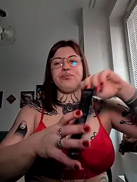 Snapshot of divine_eve chatting on November 12, 2025, 12:31 pm divine eve online show from November 12, 2025, 12:31 pm