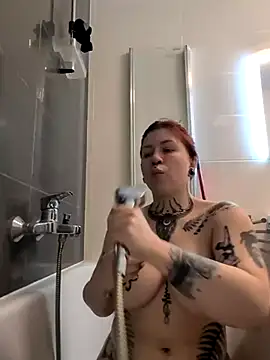 Snapshot of divine_eve chatting on December 3, 2025, 5:45 pm divine eve online show from December 3, 2025, 5:45 pm