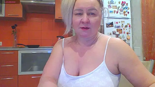 Snapshot of mira_robinsonnn chatting on February 16, 2026, 12:42 am mira robinsonnn online show from February 16, 2026, 12:42 am