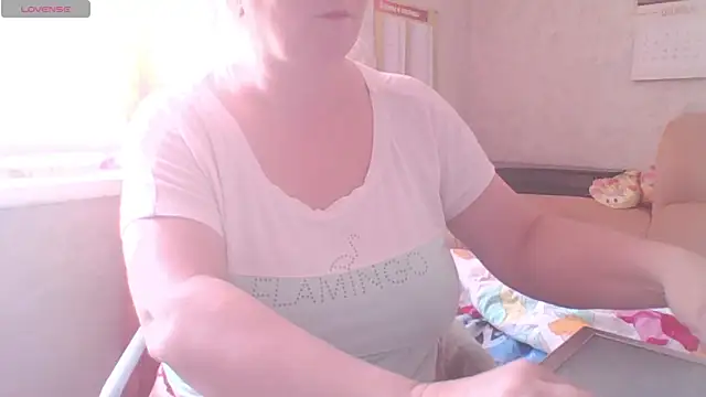 Snapshot of mira_robinsonnn chatting on February 28, 2026, 4:23 am mira robinsonnn online show from February 28, 2026, 4:23 am