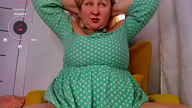 Snapshot of mira_robinsonnn chatting on February 23, 2026, 12:12 am mira robinsonnn online show from February 23, 2026, 12:12 am