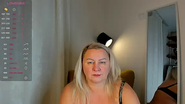 Snapshot of mira_robinsonnn chatting on March 19, 2026, 5:02 pm mira robinsonnn online show from March 19, 2026, 5:02 pm