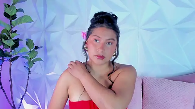 LinnaGardenia online show from February 2, 2025, 2:02 pm