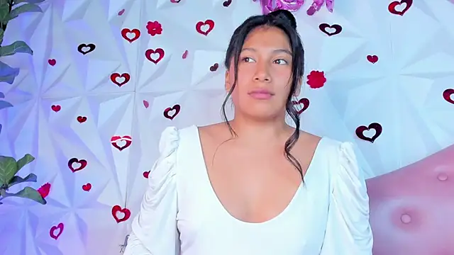 LinnaGardenia online show from February 19, 2025, 4:55 pm