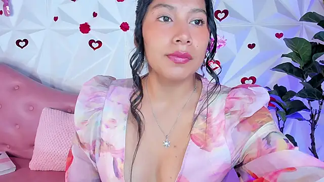 LinnaGardenia online show from March 12, 2025, 12:26 pm