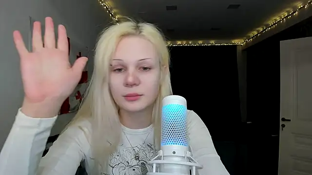 Snapshot of sashakiss99 chatting on March 1, 2025, 3:05 pm sashakiss99 online show from March 1, 2025, 3:05 pm