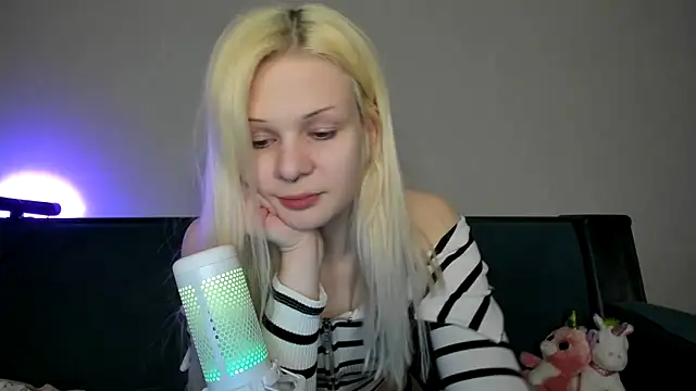 Snapshot of sashakiss99 chatting on March 6, 2025, 5:22 pm sashakiss99 online show from March 6, 2025, 5:22 pm