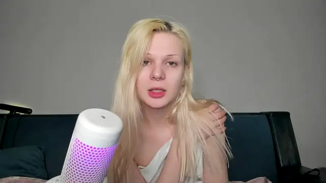 Snapshot of sashakiss99 chatting on March 15, 2025, 7:59 pm sashakiss99 online show from March 15, 2025, 7:59 pm