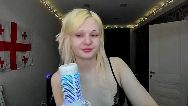 Snapshot of sashakiss99 chatting on February 27, 2025, 4:32 pm sashakiss99 online show from February 27, 2025, 4:32 pm