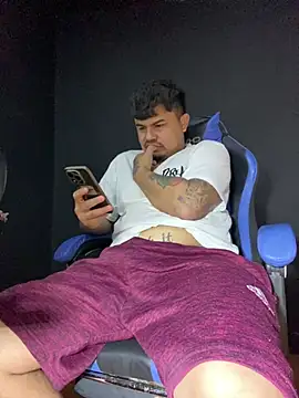 Snapshot of DickMasterfindom chatting on July 11, 2026, 2:45 am DickMasterfindom online show from July 11, 2026, 2:45 am