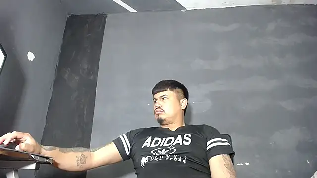 Snapshot of DickMasterfindom chatting on October 2, 2025, 2:04 am DickMasterfindom online show from October 2, 2025, 2:04 am